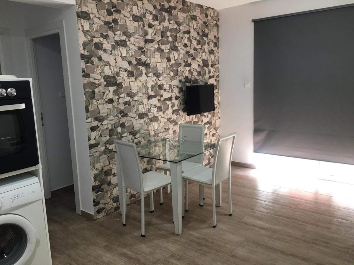 Frangeskos Beach Apartment'S Декелия Экстерьер фото