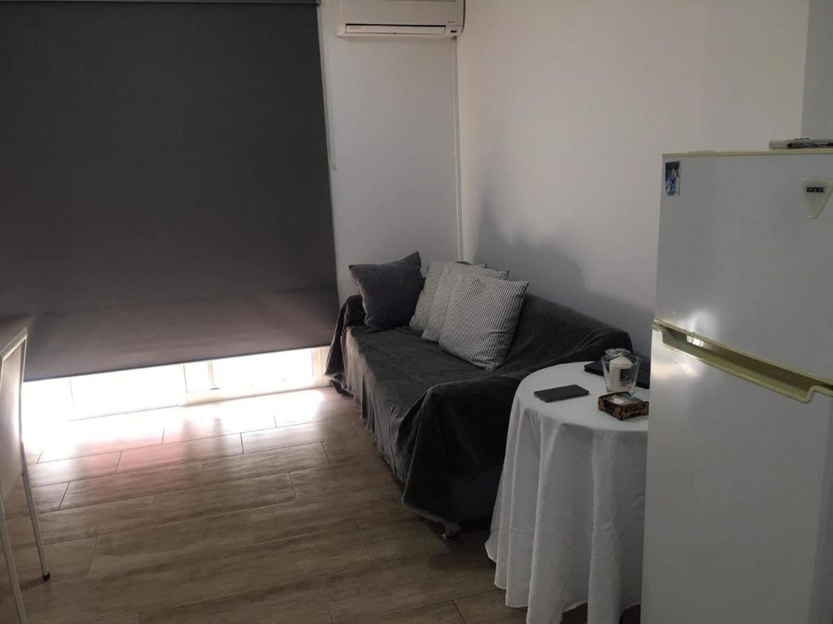 Frangeskos Beach Apartment'S Декелия Экстерьер фото