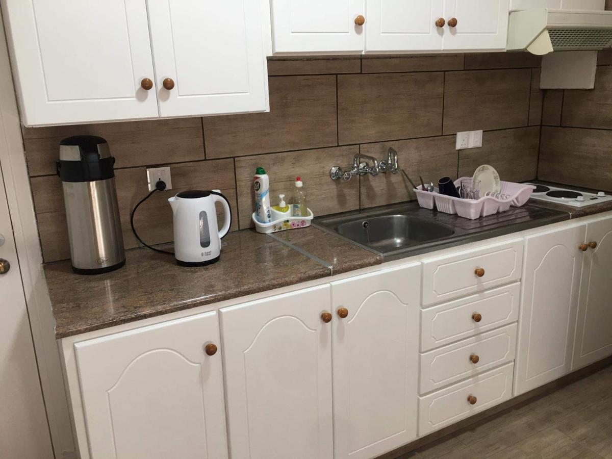 Frangeskos Beach Apartment'S Декелия Экстерьер фото