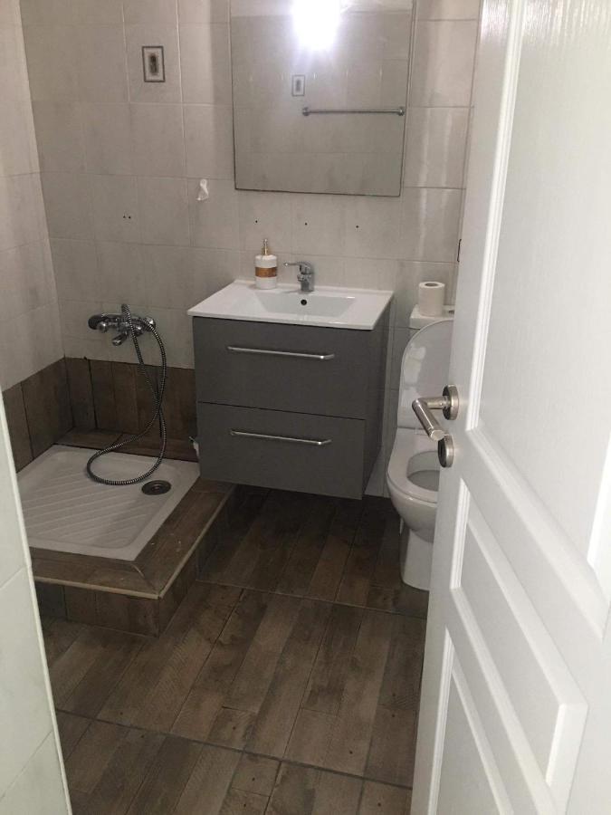 Frangeskos Beach Apartment'S Декелия Экстерьер фото