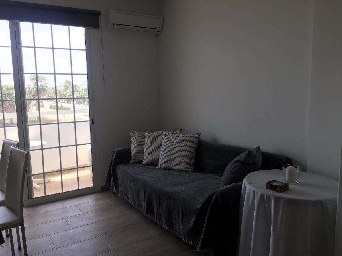 Frangeskos Beach Apartment'S Декелия Экстерьер фото