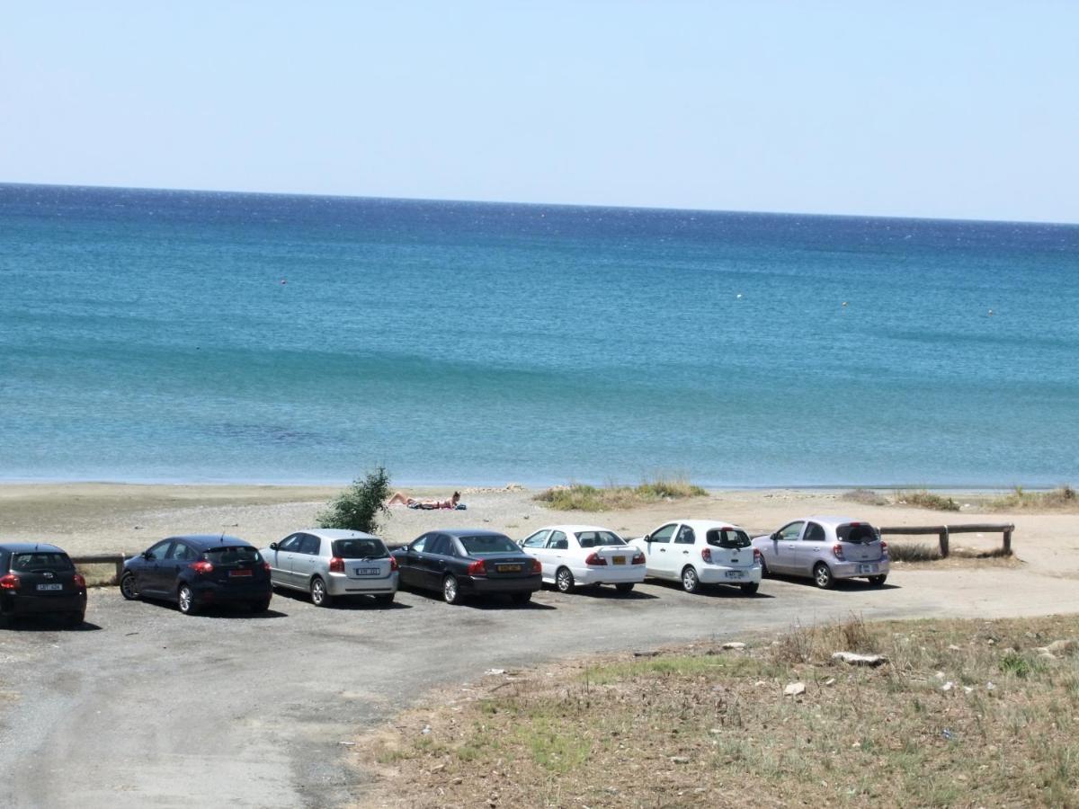 Frangeskos Beach Apartment'S Декелия Экстерьер фото